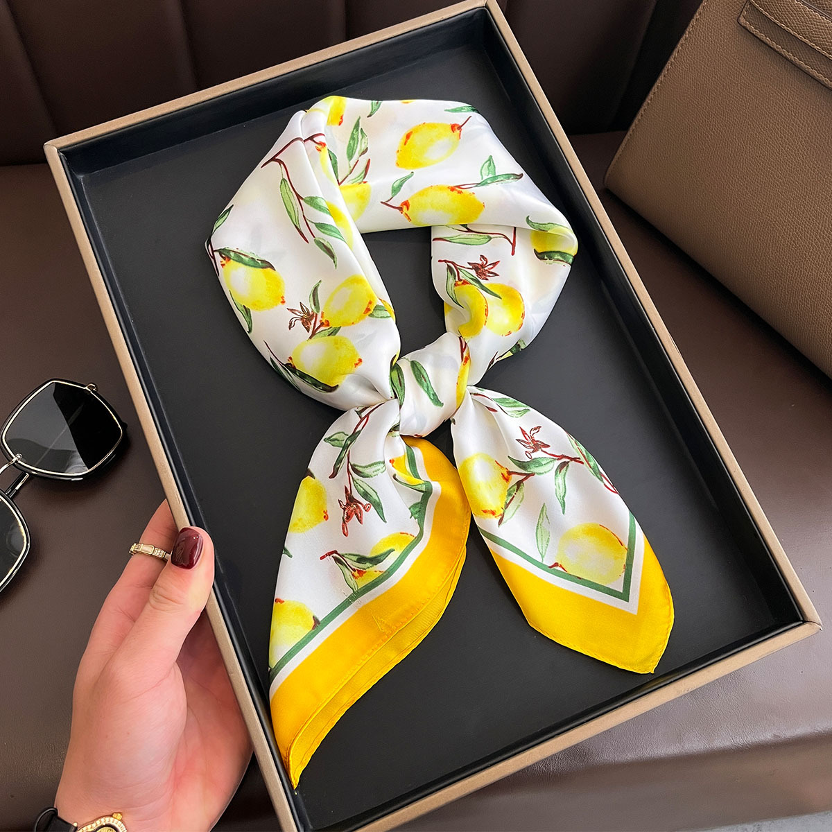 Новинка 2025 года, квадратный  – обзор и цена Silk Tie Woven